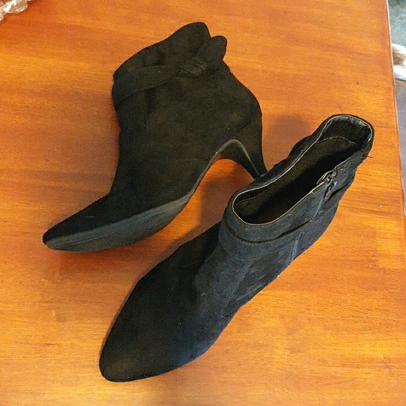 Comfortview Corrine Black Ankle Boots Faux Suede Sexy Sculpted Heels sz 12W - Picture 2 of 10